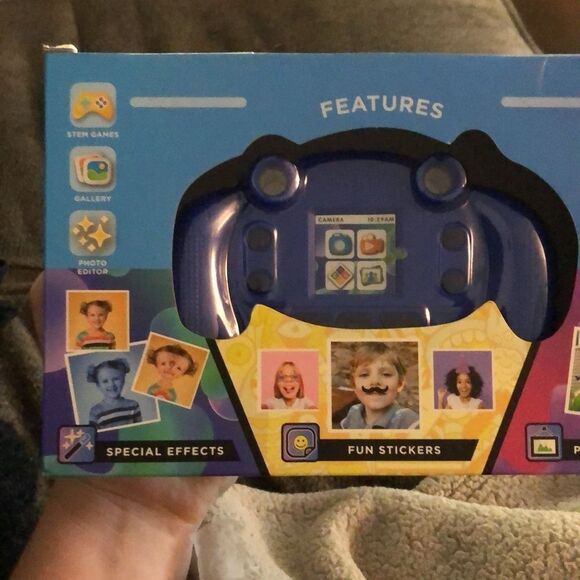 NEW Playzoom Snapcam 2X digital zoom smart camera with fun games ages 4+ - Picture 3 of 5